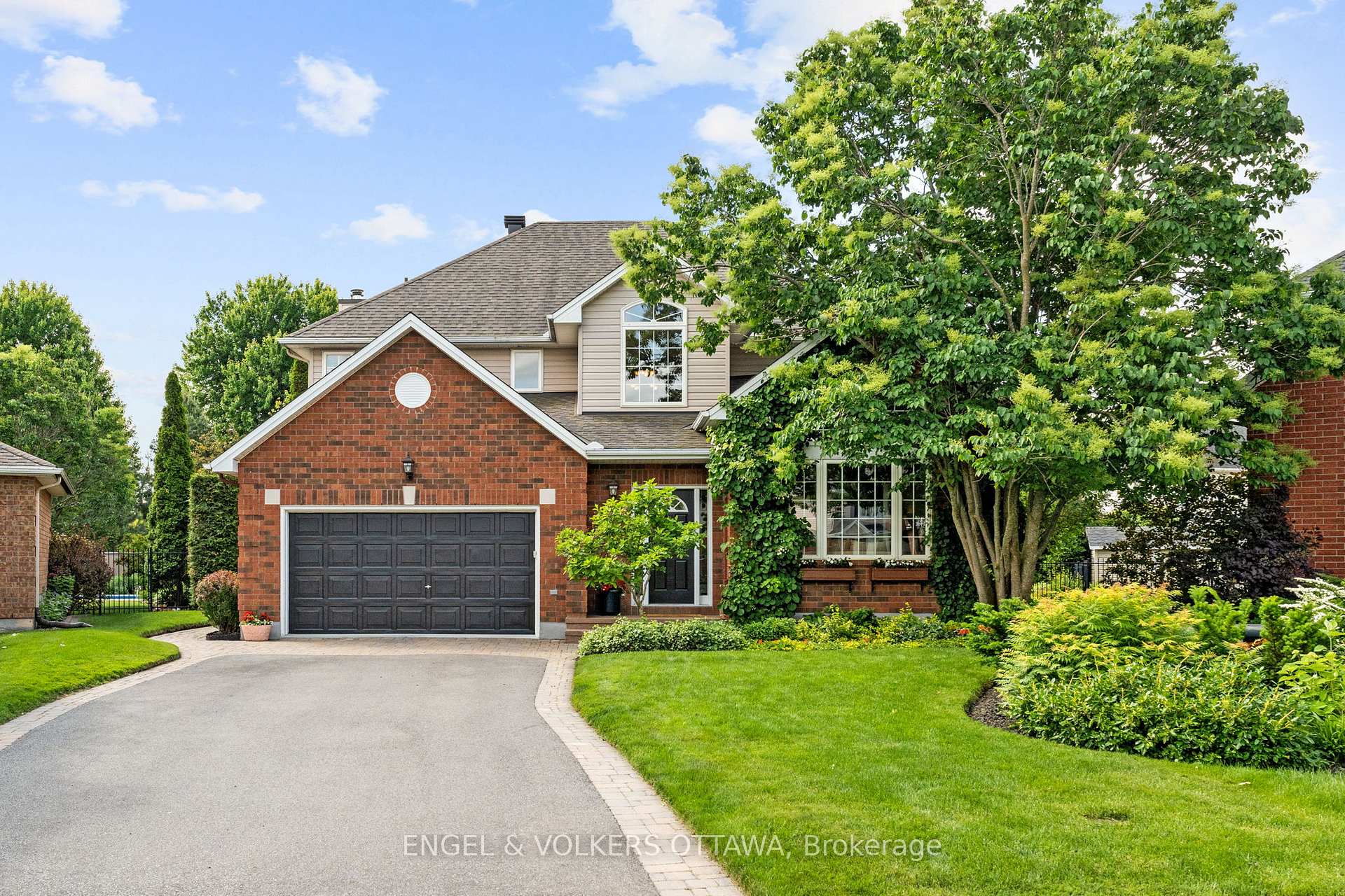 Photo 3 of 804 Covehead Crescent, Ottawa, Riverside South/Gloucester Glen — HOMEH