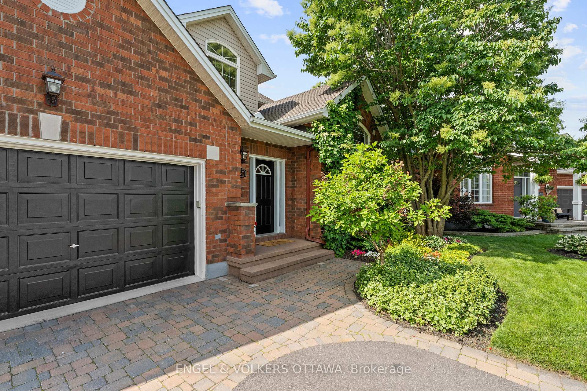 Photo 5 of 804 Covehead Crescent, Ottawa, Riverside South/Gloucester Glen — HOMEH