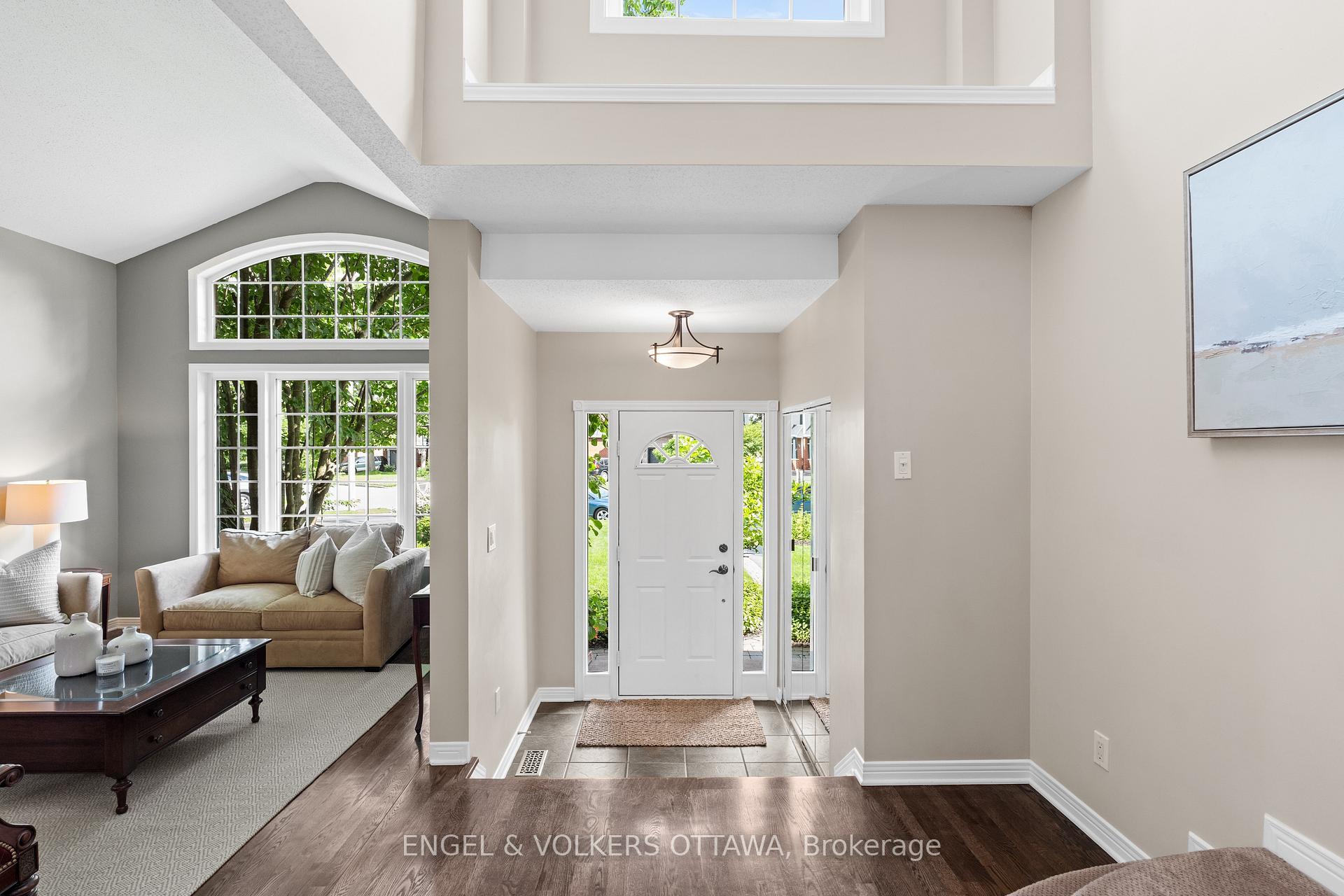 Photo 4 of 804 Covehead Crescent, Ottawa, Riverside South/Gloucester Glen — HOMEH