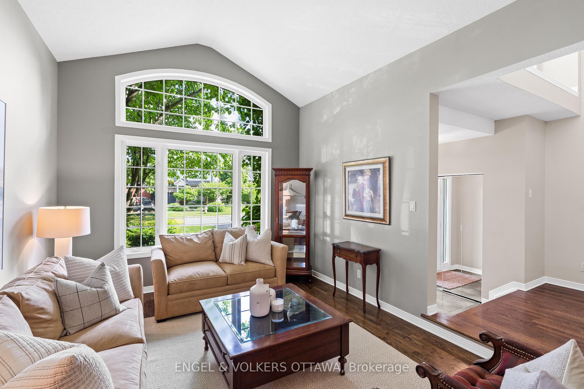 Photo 6 of 804 Covehead Crescent, Ottawa, Riverside South/Gloucester Glen — HOMEH