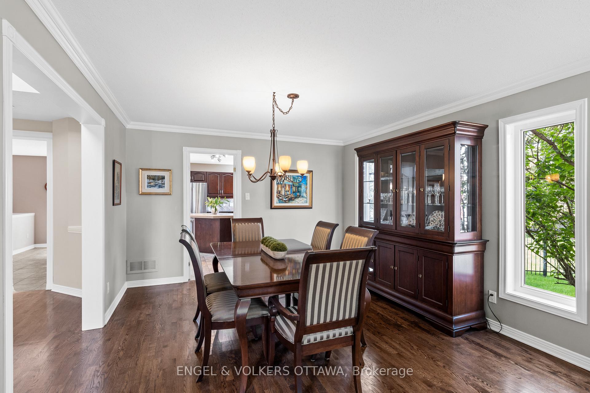 Photo 10 of 804 Covehead Crescent, Ottawa, Riverside South/Gloucester Glen — HOMEH