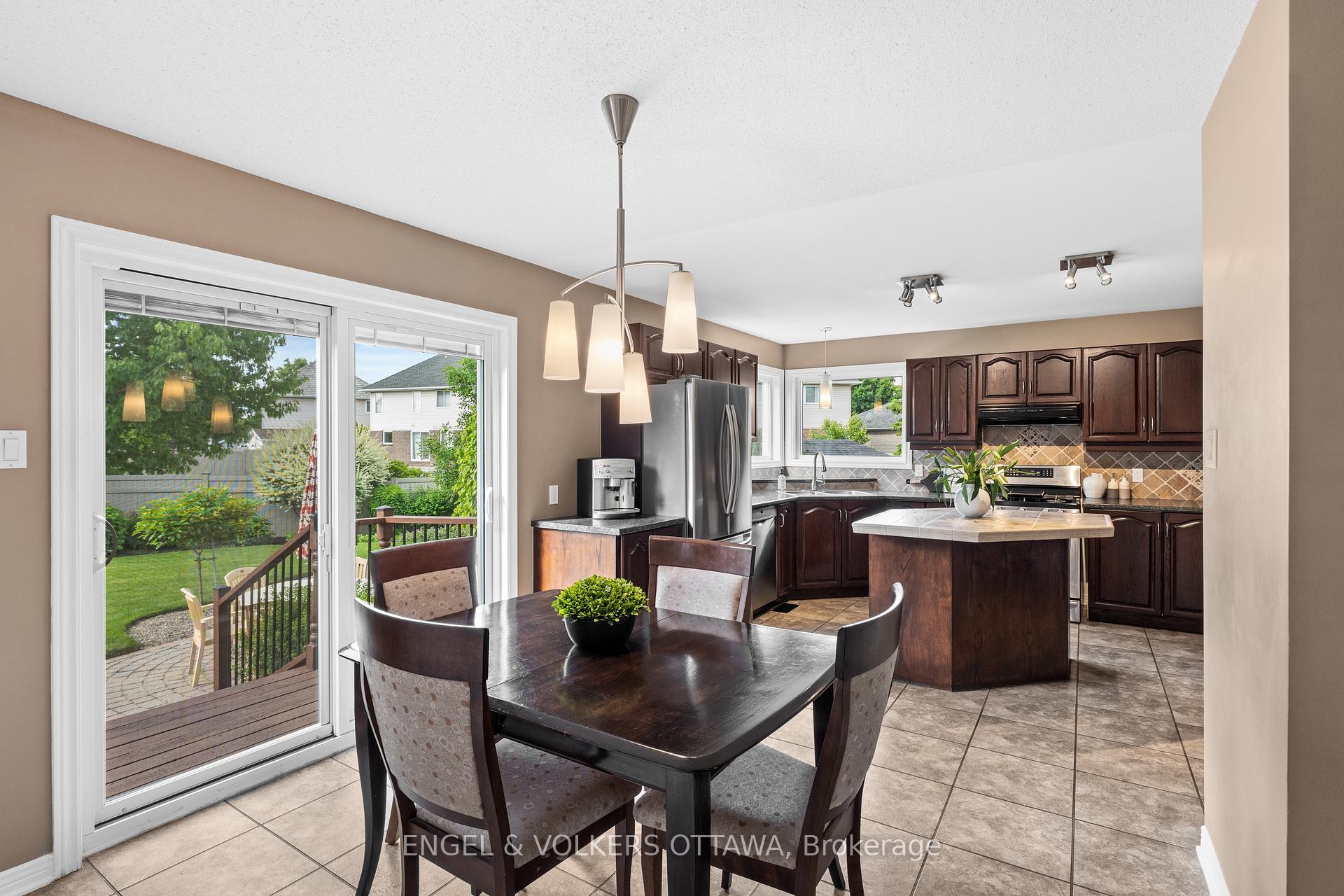 Photo 12 of 804 Covehead Crescent, Ottawa, Riverside South/Gloucester Glen — HOMEH