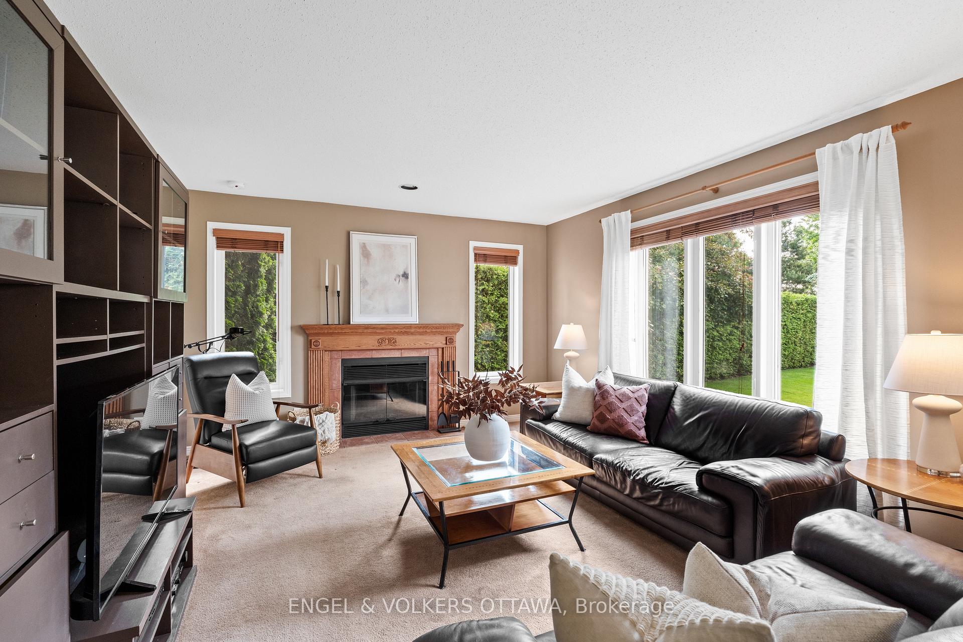 Photo 15 of 804 Covehead Crescent, Ottawa, Riverside South/Gloucester Glen — HOMEH