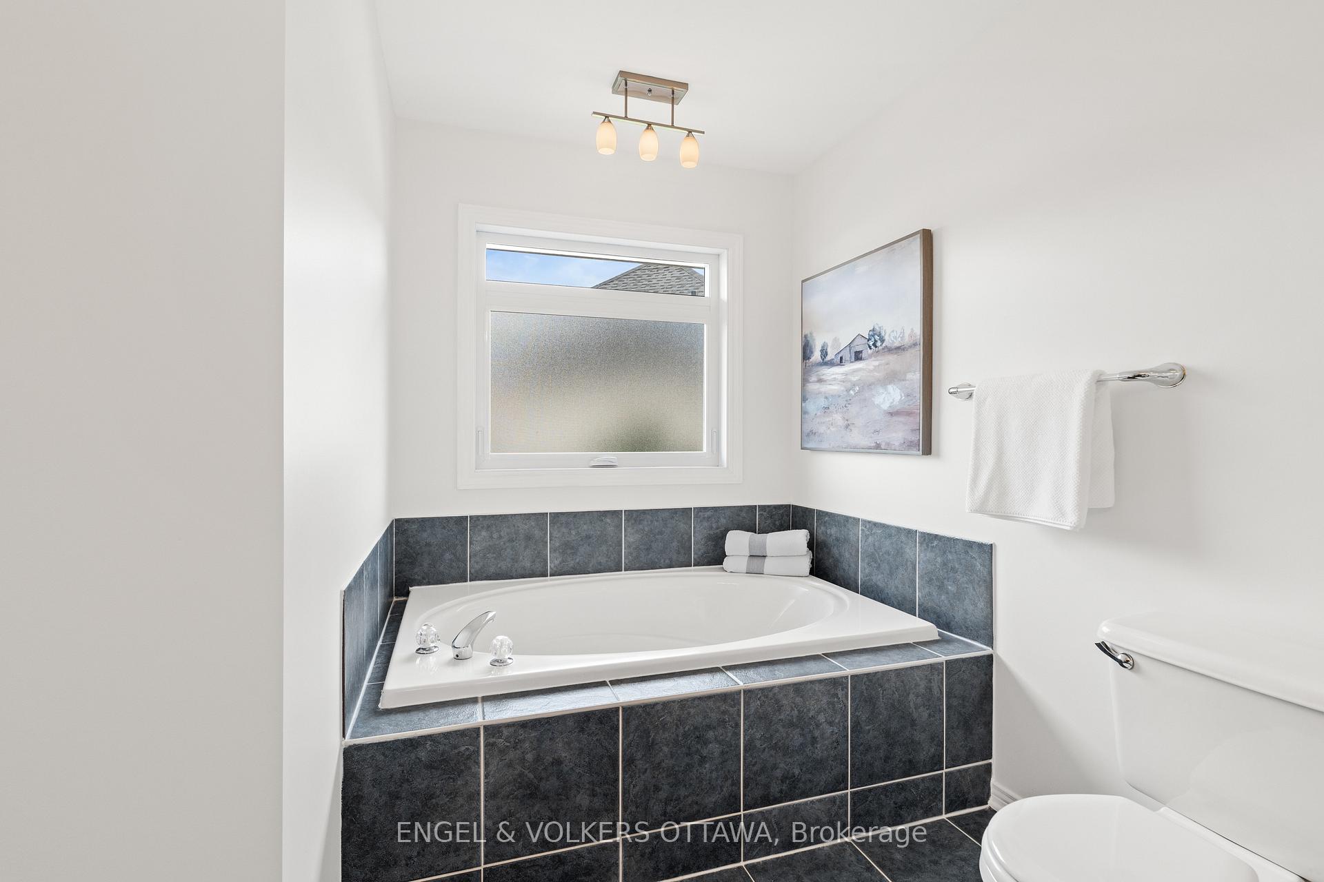 Photo 22 of 804 Covehead Crescent, Ottawa, Riverside South/Gloucester Glen — HOMEH