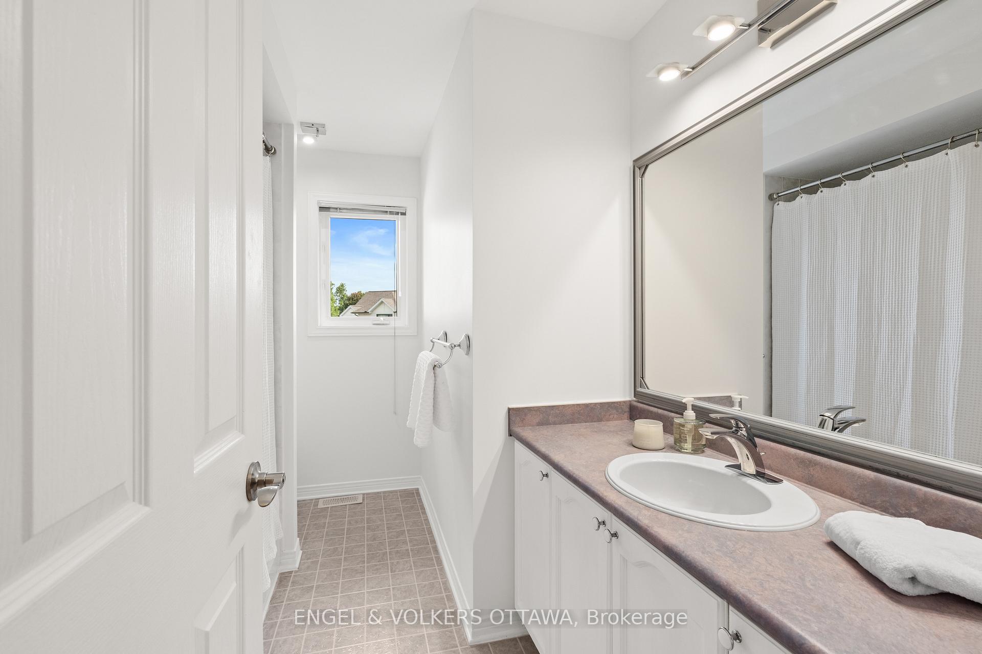 Photo 29 of 804 Covehead Crescent, Ottawa, Riverside South/Gloucester Glen — HOMEH