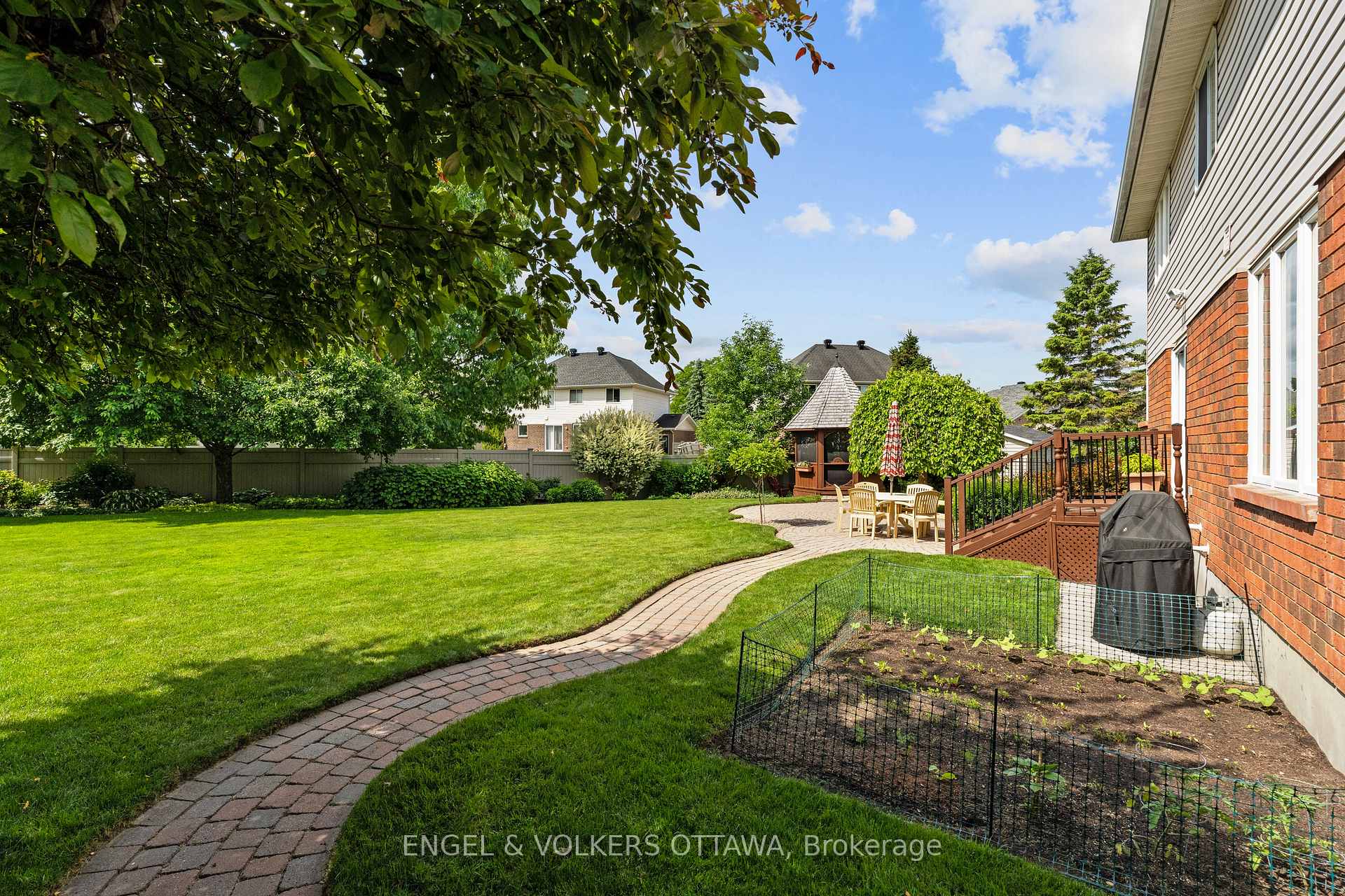 Photo 42 of 804 Covehead Crescent, Ottawa, Riverside South/Gloucester Glen — HOMEH