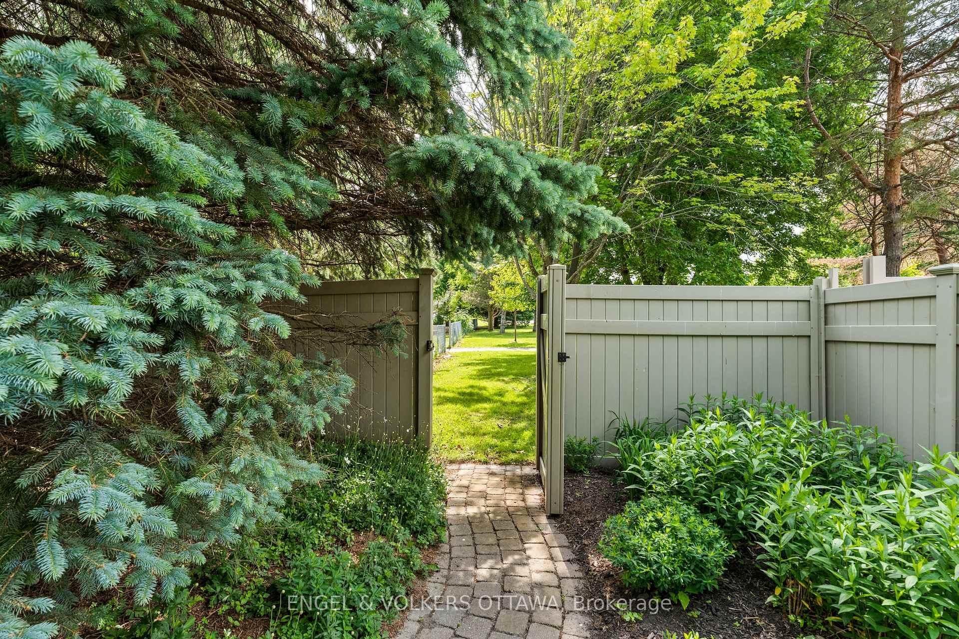 Photo 46 of 804 Covehead Crescent, Ottawa, Riverside South/Gloucester Glen — HOMEH