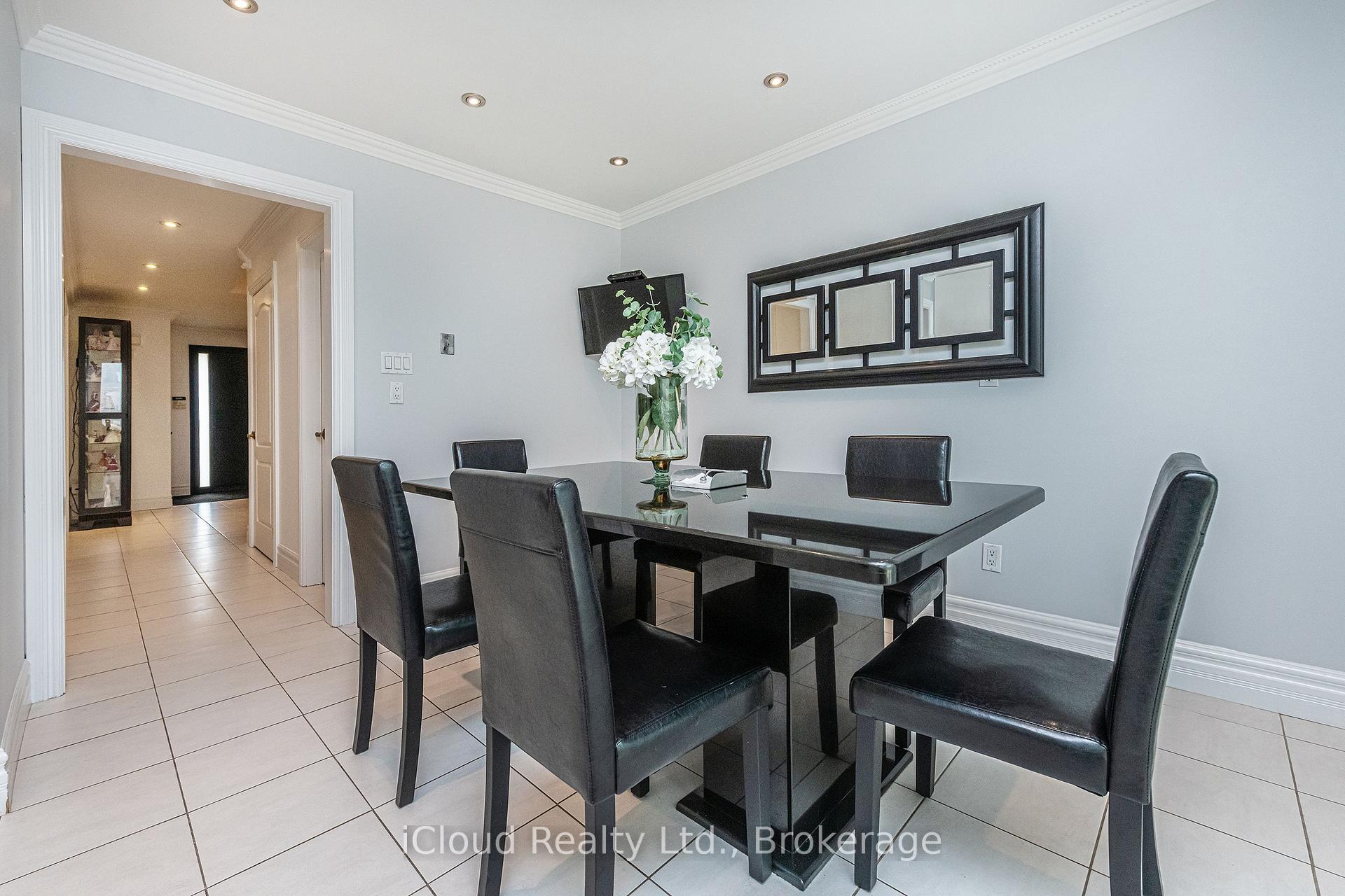Photo 4 of 54 Embassy Drive, Vaughan, East Woodbridge — HOMEH