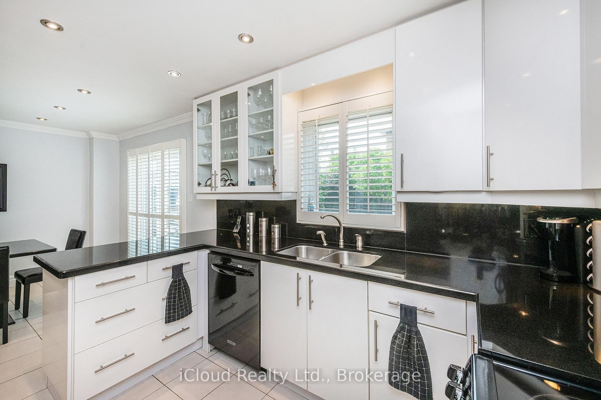 Photo 5 of 54 Embassy Drive, Vaughan, East Woodbridge — HOMEH
