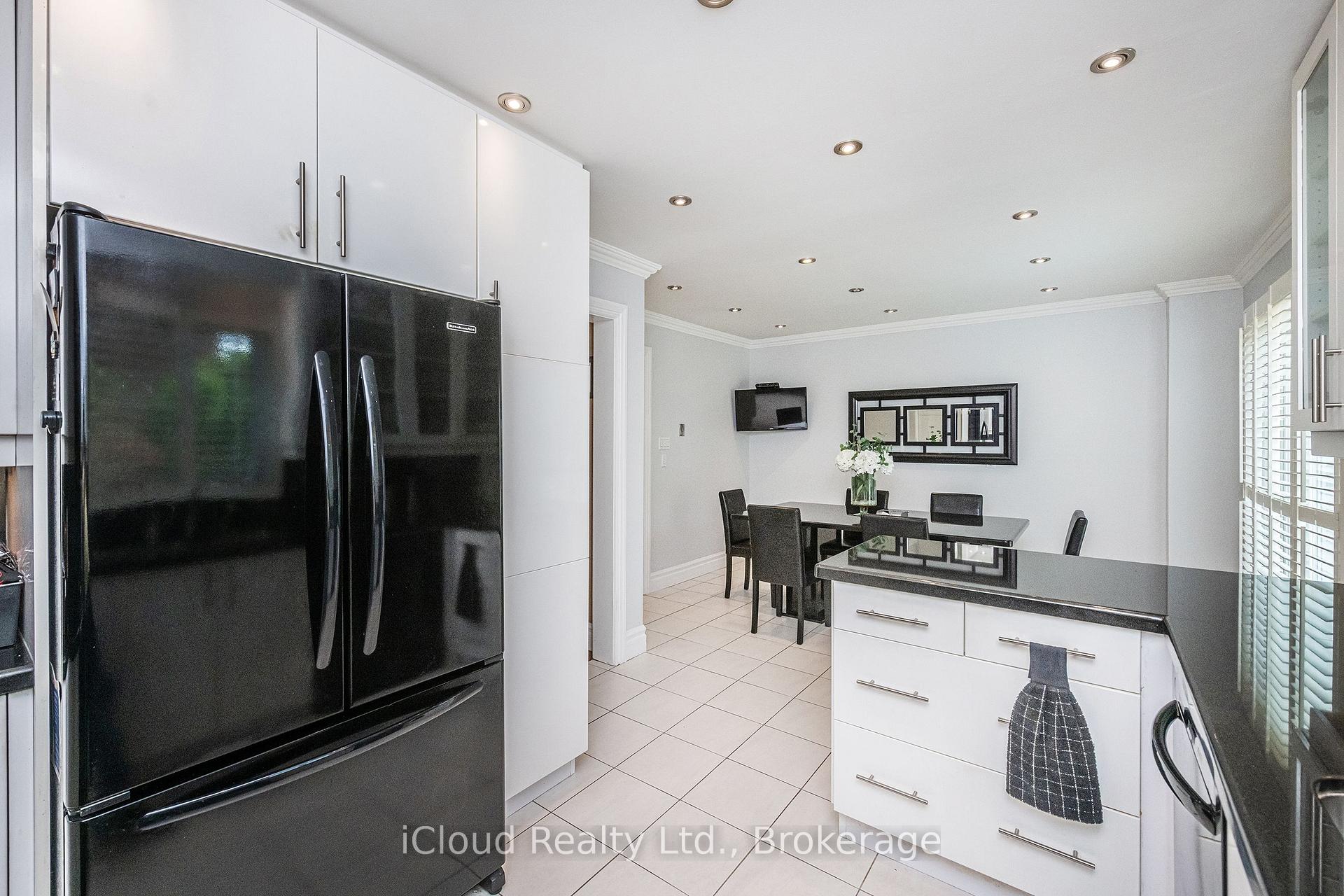 Photo 9 of 54 Embassy Drive, Vaughan, East Woodbridge — HOMEH