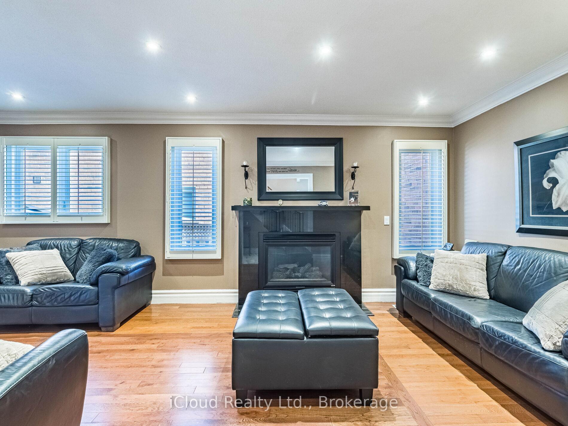 Photo 10 of 54 Embassy Drive, Vaughan, East Woodbridge — HOMEH