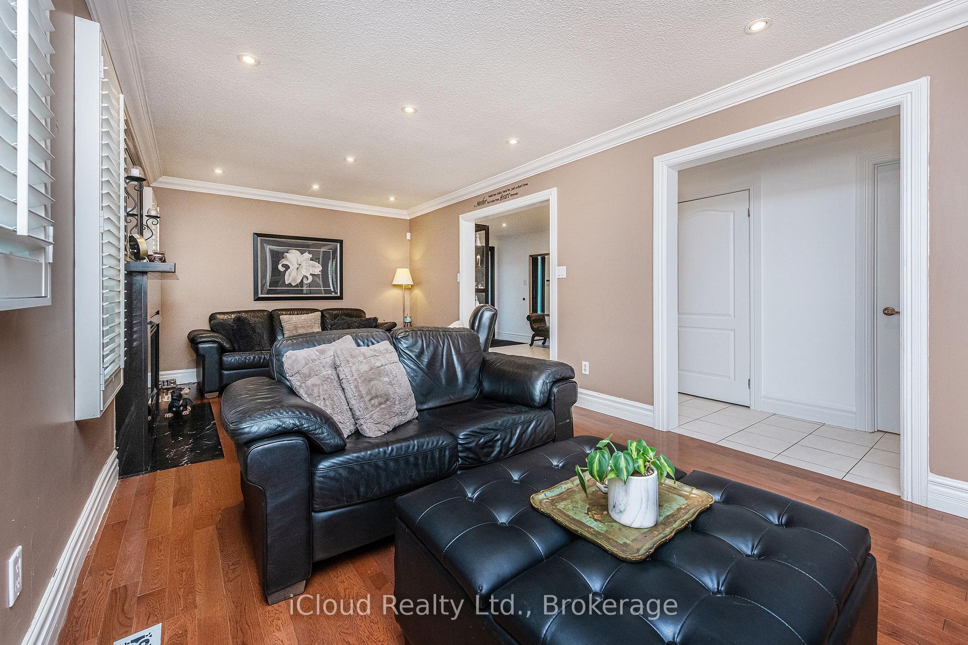 Photo 11 of 54 Embassy Drive, Vaughan, East Woodbridge — HOMEH