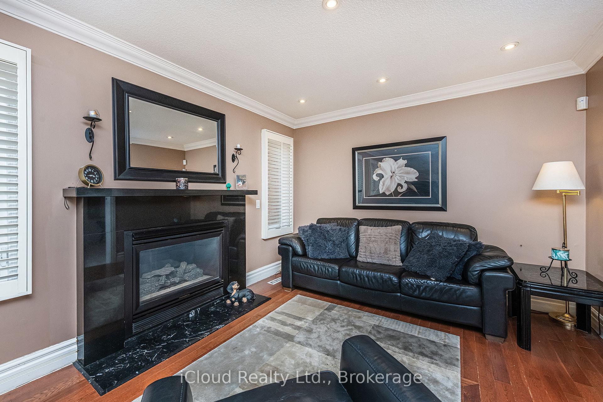 Photo 12 of 54 Embassy Drive, Vaughan, East Woodbridge — HOMEH