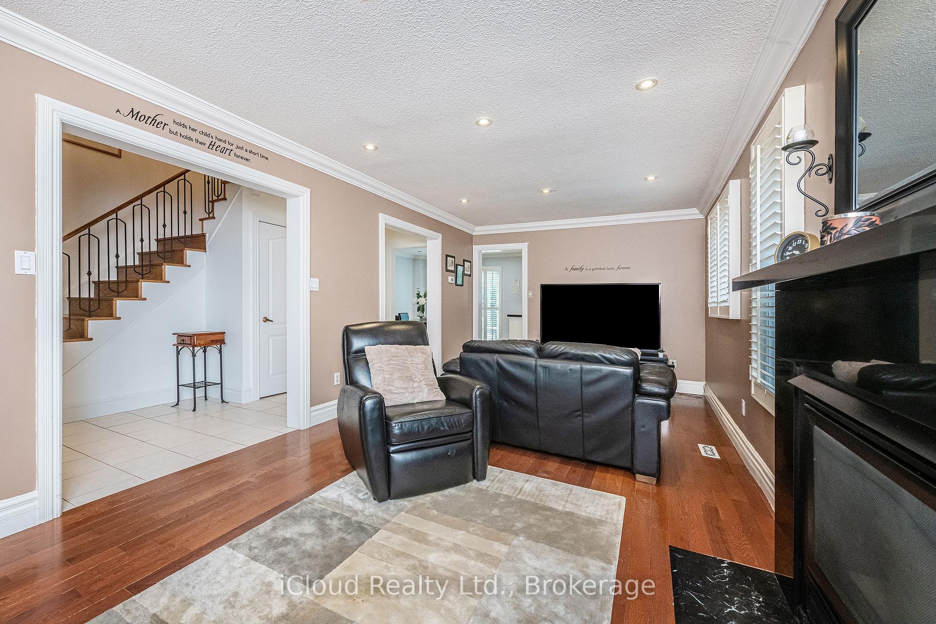 Photo 13 of 54 Embassy Drive, Vaughan, East Woodbridge — HOMEH