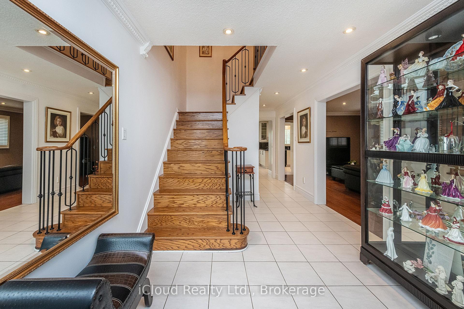 Photo 15 of 54 Embassy Drive, Vaughan, East Woodbridge — HOMEH
