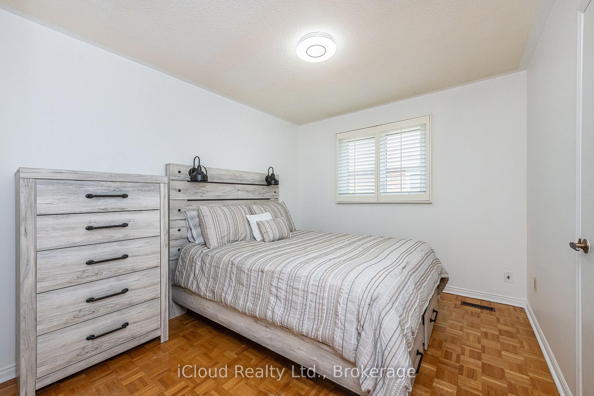 Photo 17 of 54 Embassy Drive, Vaughan, East Woodbridge — HOMEH