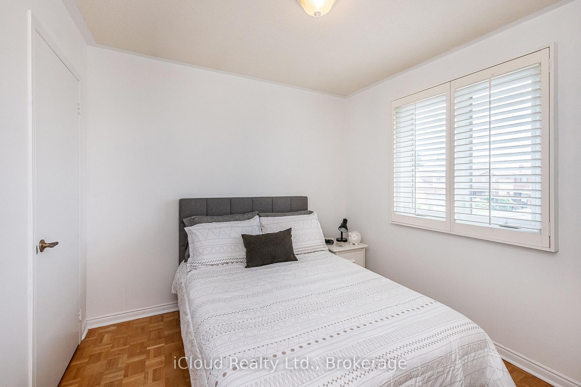 Photo 18 of 54 Embassy Drive, Vaughan, East Woodbridge — HOMEH