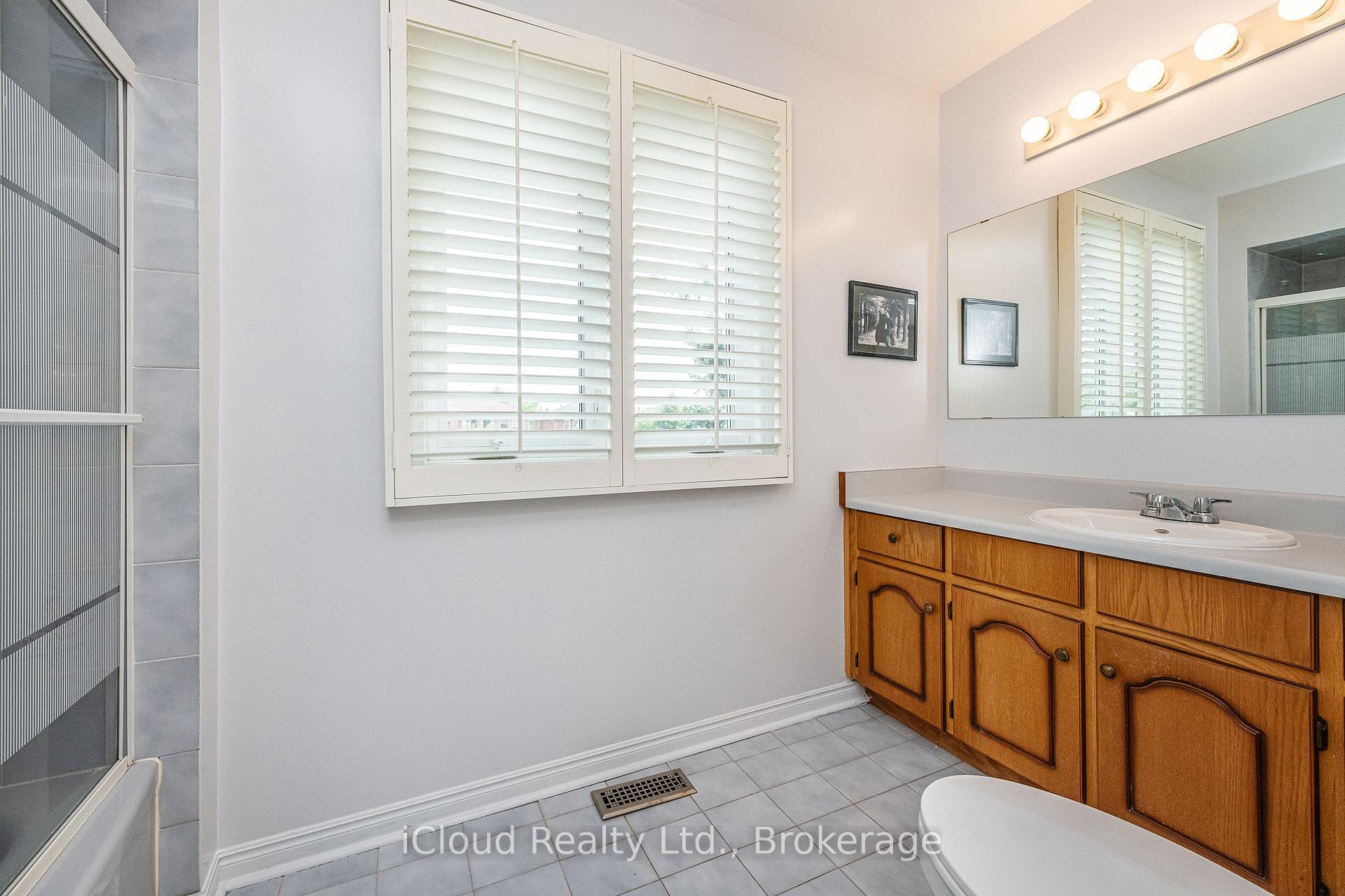 Photo 19 of 54 Embassy Drive, Vaughan, East Woodbridge — HOMEH