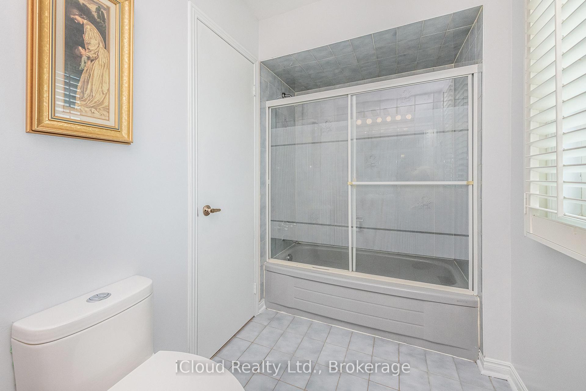 Photo 20 of 54 Embassy Drive, Vaughan, East Woodbridge — HOMEH