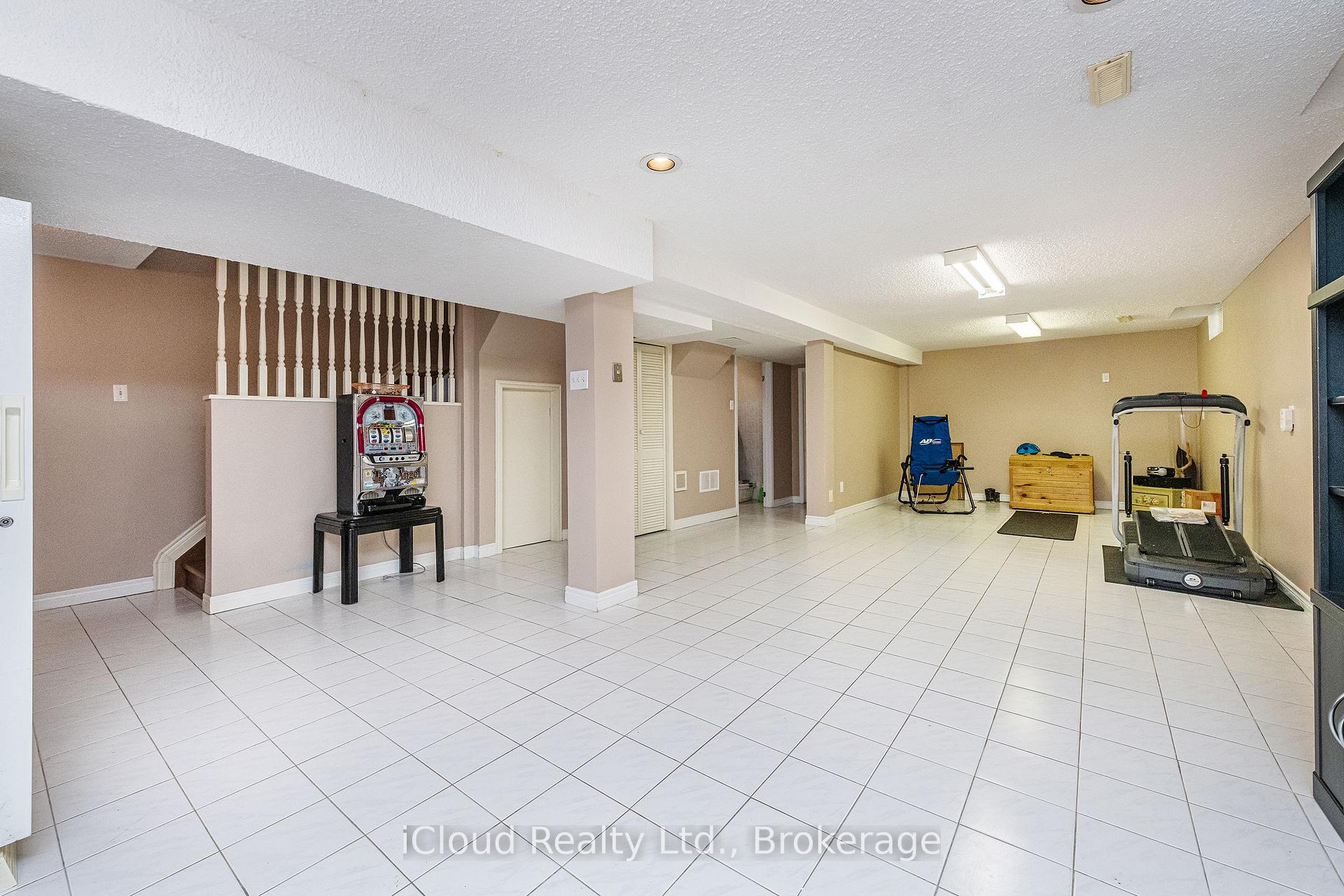 Photo 24 of 54 Embassy Drive, Vaughan, East Woodbridge — HOMEH