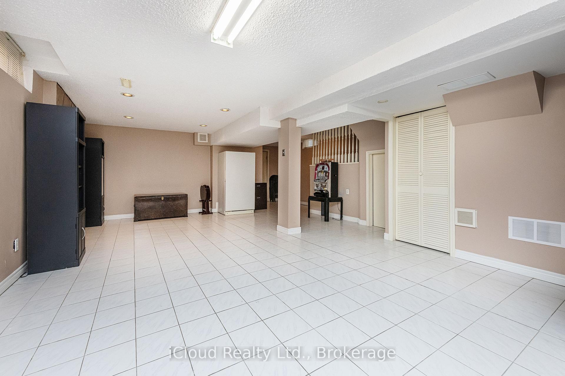 Photo 25 of 54 Embassy Drive, Vaughan, East Woodbridge — HOMEH