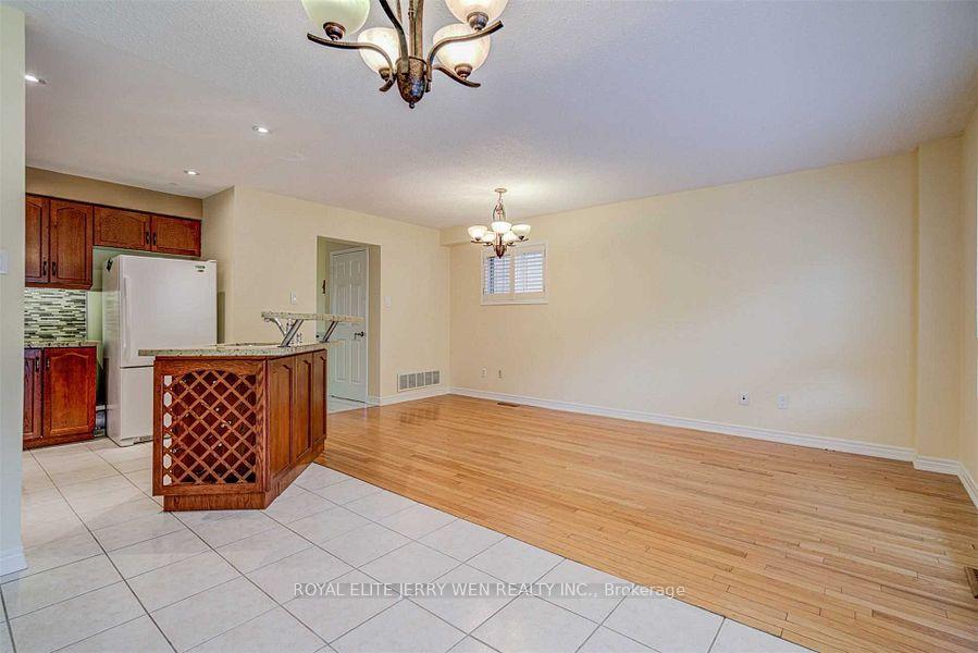Photo 5 of 79 Roseheath Drive, Vaughan, Maple — HOMEH
