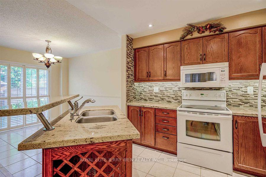 Photo 7 of 79 Roseheath Drive, Vaughan, Maple — HOMEH