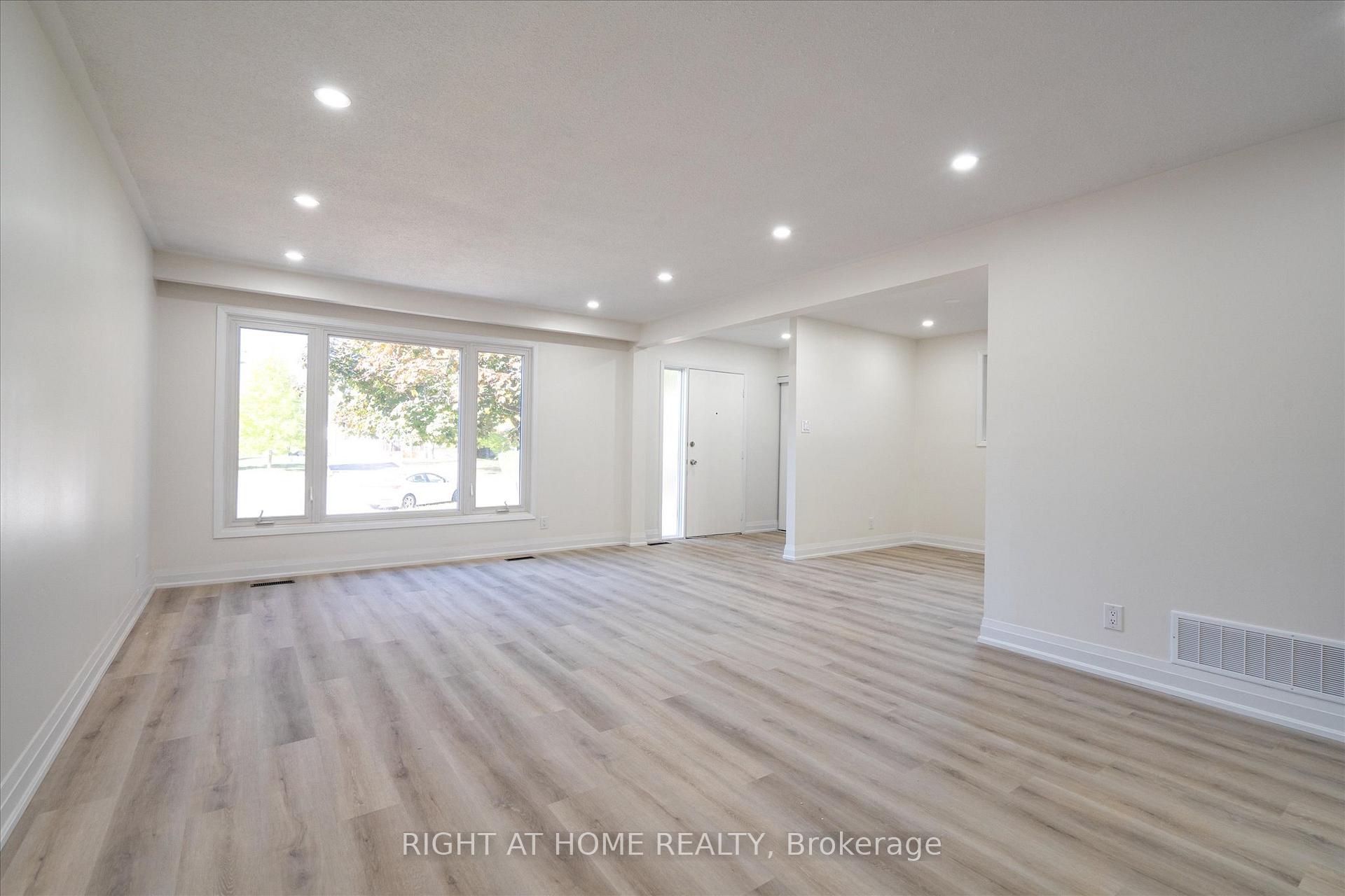 Photo 2 of 809 Helen Crescent, Pickering, Bay Ridges — HOMEH