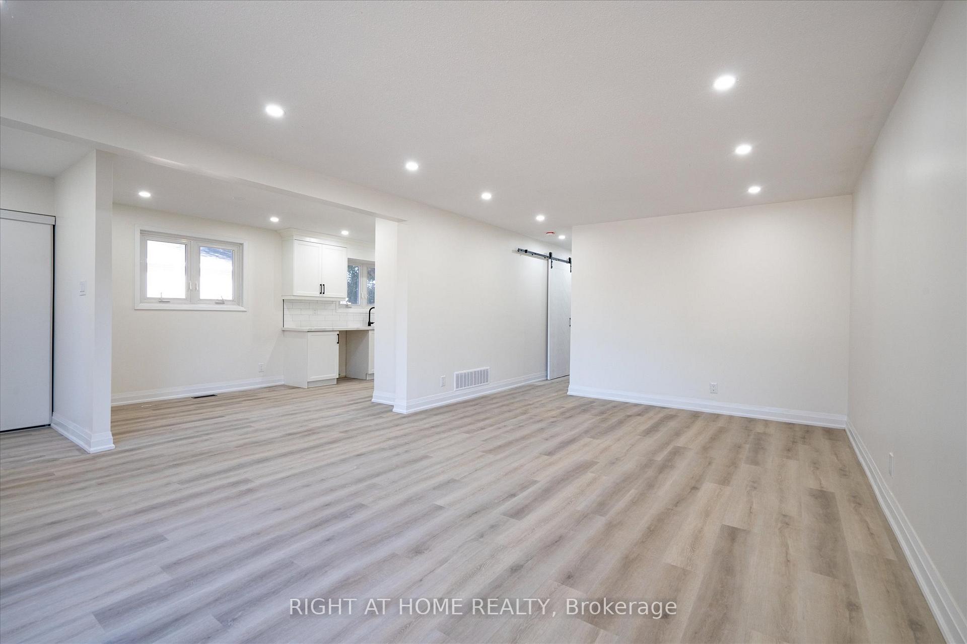 Photo 3 of 809 Helen Crescent, Pickering, Bay Ridges — HOMEH