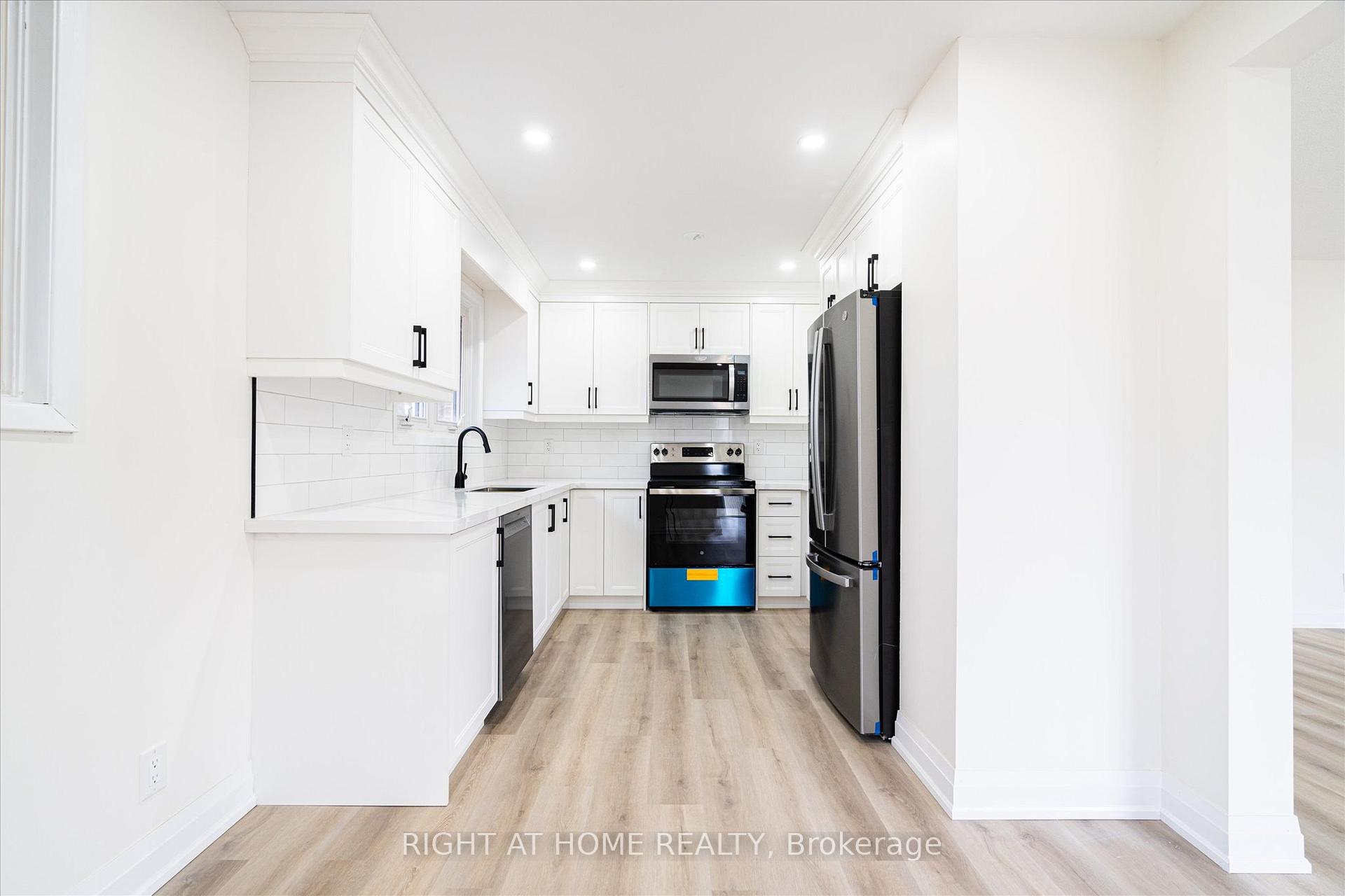 Photo 4 of 809 Helen Crescent, Pickering, Bay Ridges — HOMEH