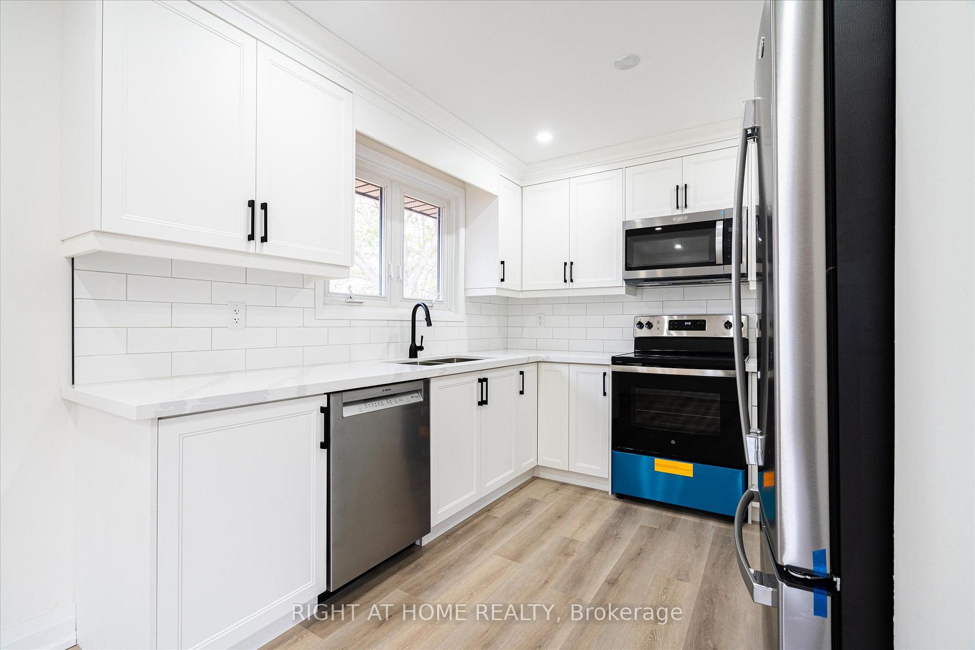 Photo 5 of 809 Helen Crescent, Pickering, Bay Ridges — HOMEH
