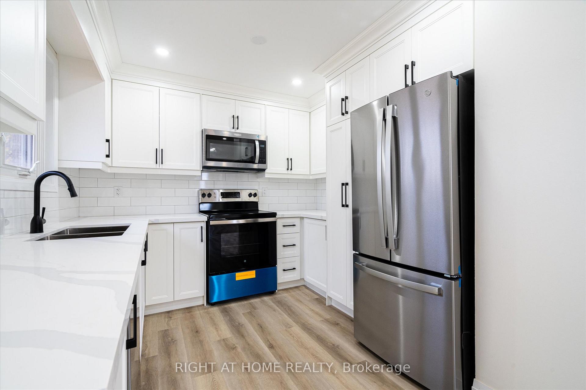 Photo 6 of 809 Helen Crescent, Pickering, Bay Ridges — HOMEH