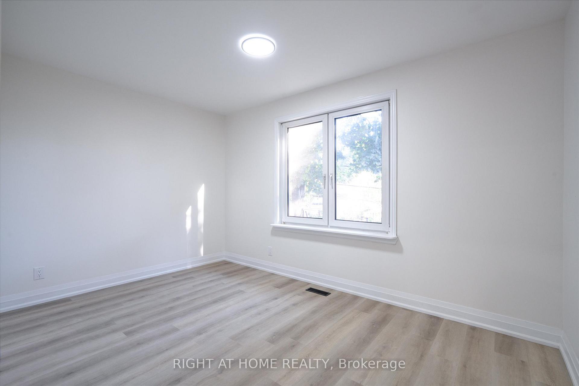 Photo 8 of 809 Helen Crescent, Pickering, Bay Ridges — HOMEH