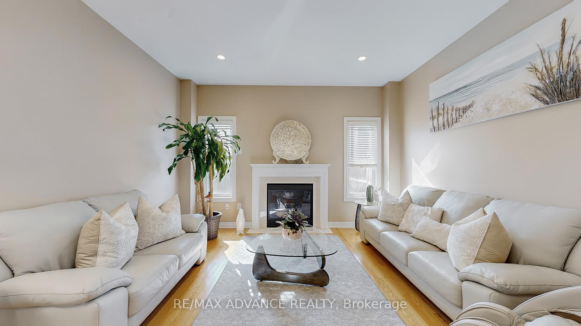 Photo 5 of 151 Laramie Crescent, Vaughan, Patterson — HOMEH