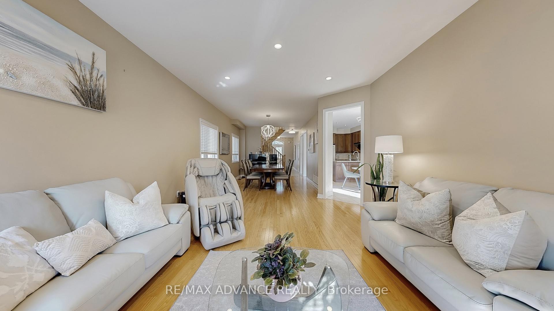 Photo 6 of 151 Laramie Crescent, Vaughan, Patterson — HOMEH
