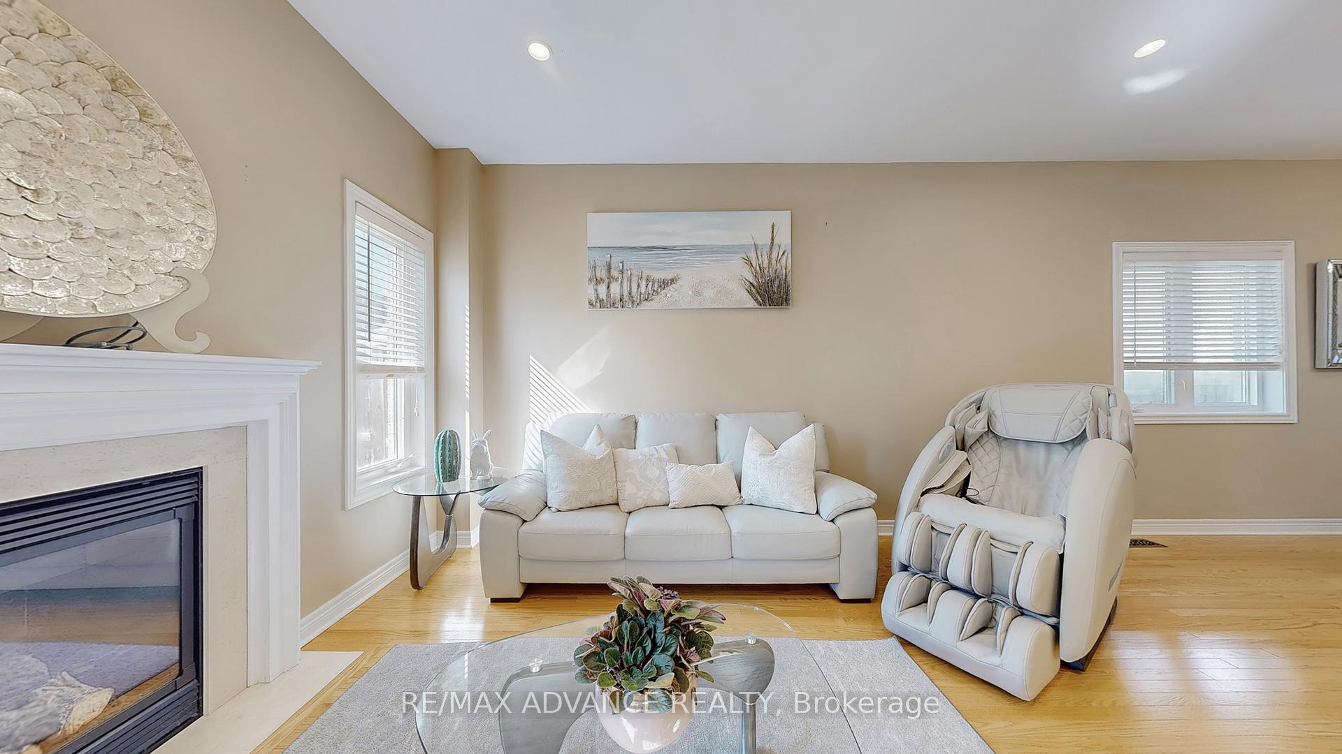 Photo 7 of 151 Laramie Crescent, Vaughan, Patterson — HOMEH