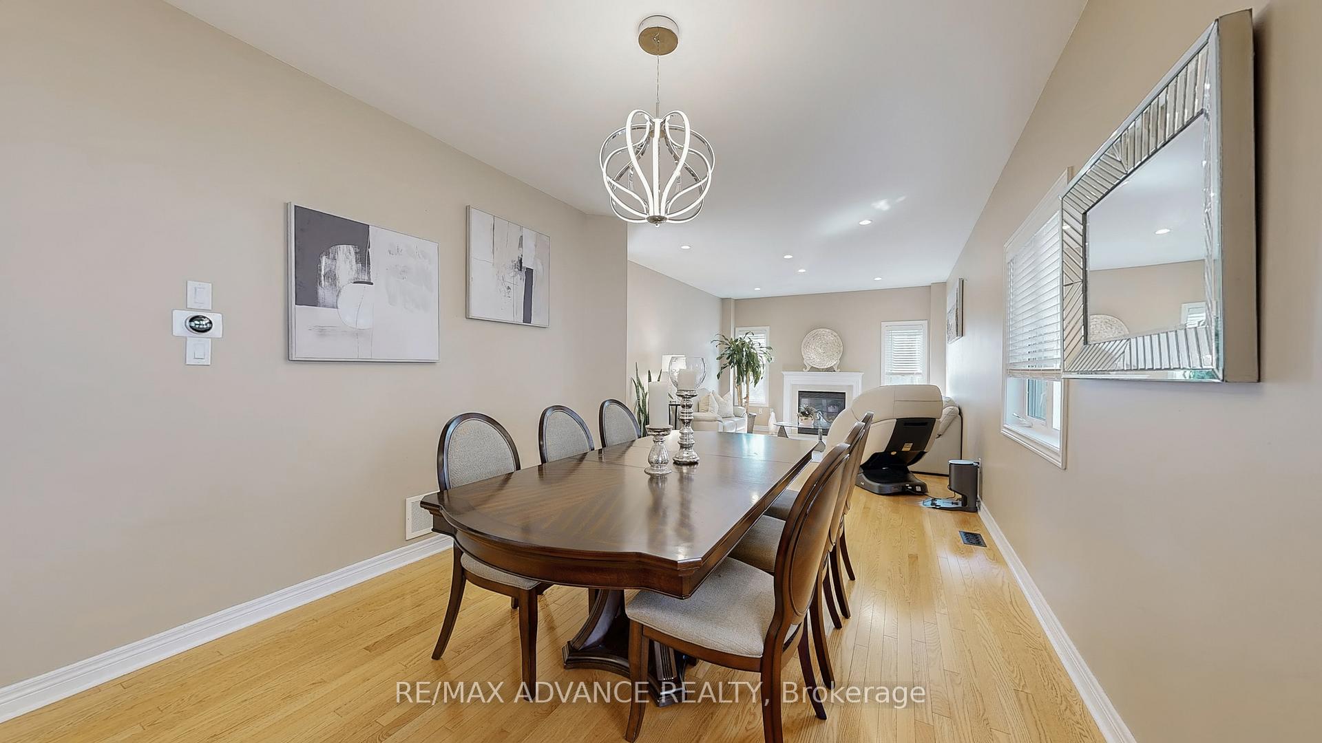 Photo 9 of 151 Laramie Crescent, Vaughan, Patterson — HOMEH
