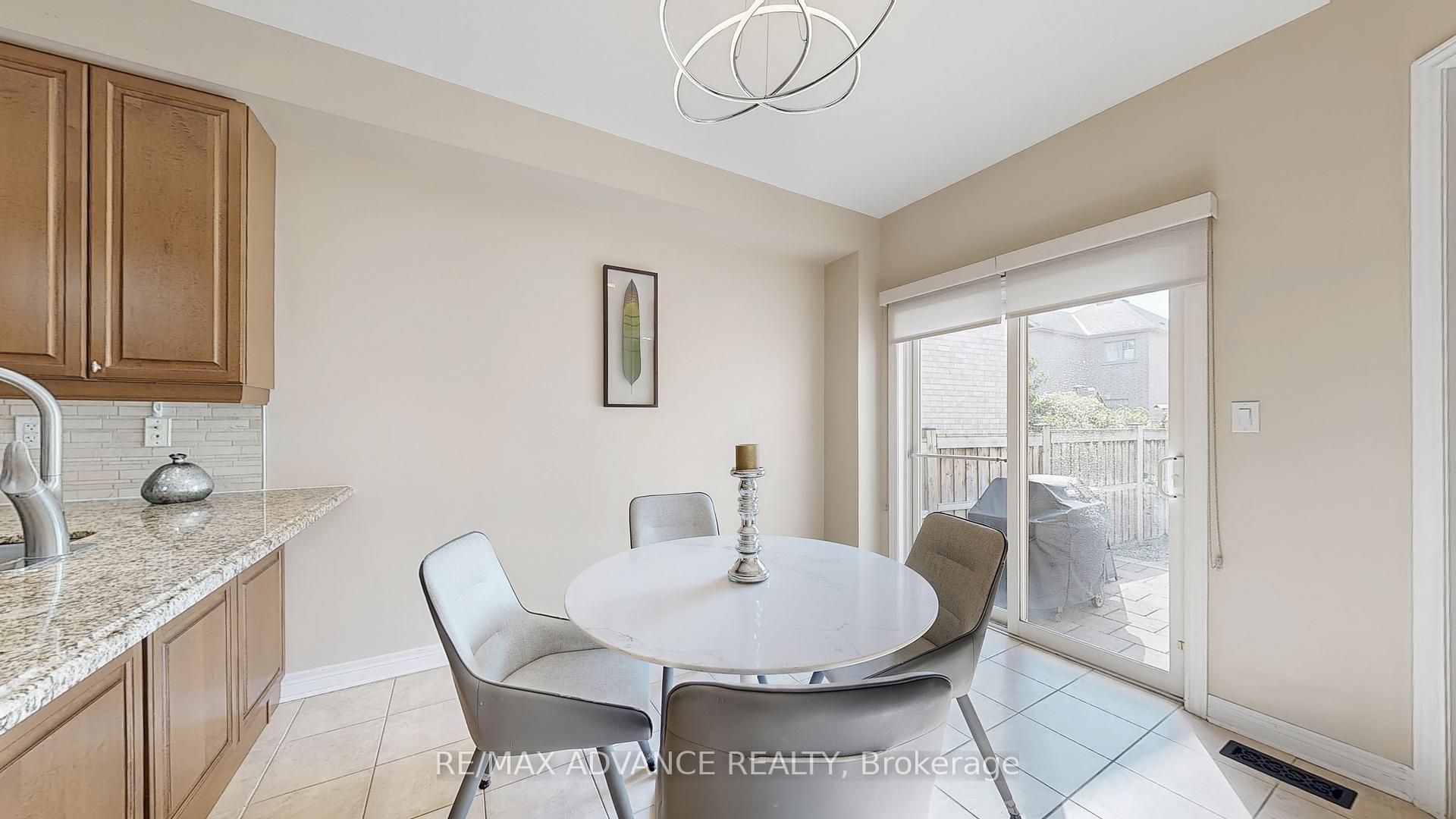 Photo 12 of 151 Laramie Crescent, Vaughan, Patterson — HOMEH