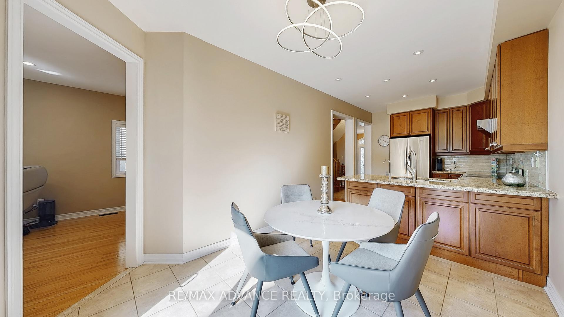 Photo 13 of 151 Laramie Crescent, Vaughan, Patterson — HOMEH