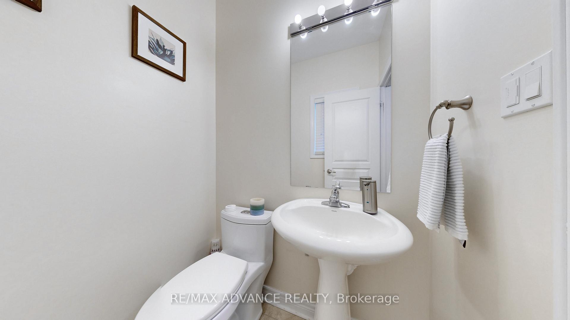 Photo 14 of 151 Laramie Crescent, Vaughan, Patterson — HOMEH