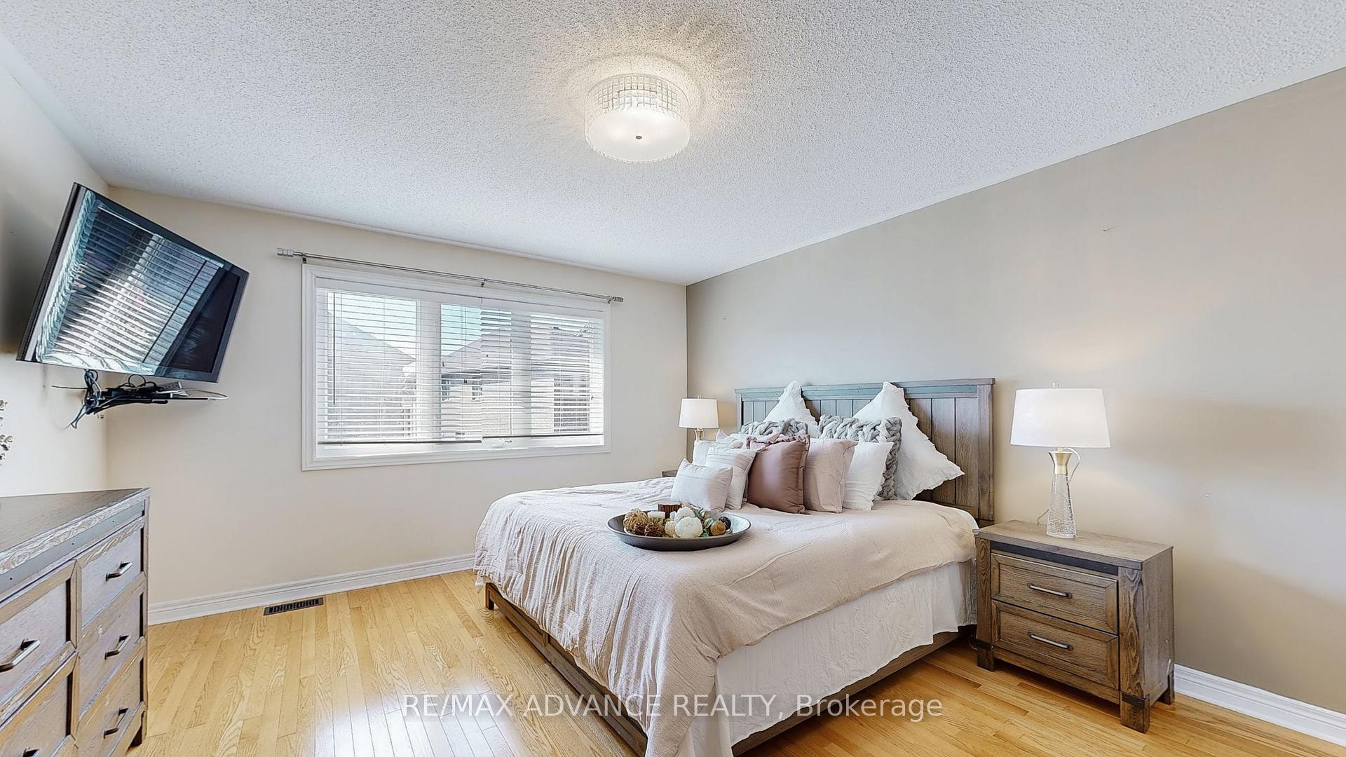Photo 16 of 151 Laramie Crescent, Vaughan, Patterson — HOMEH