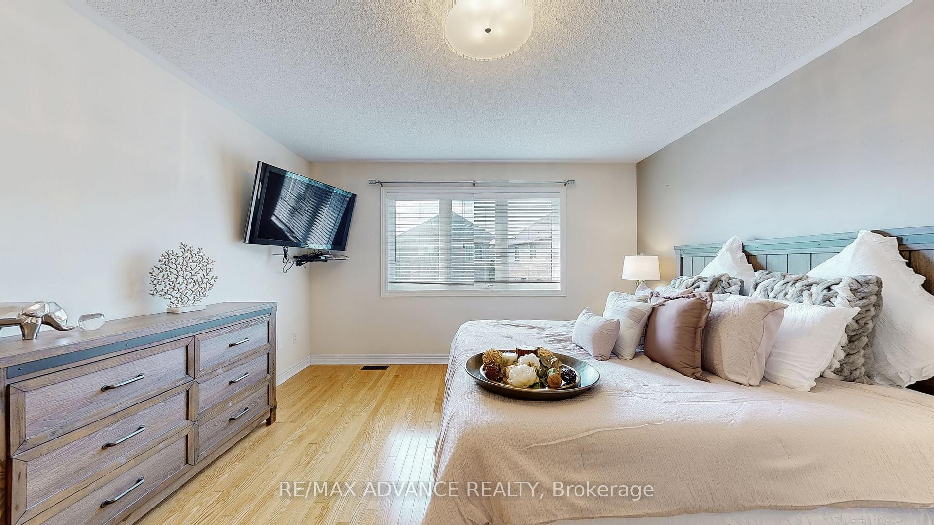 Photo 18 of 151 Laramie Crescent, Vaughan, Patterson — HOMEH