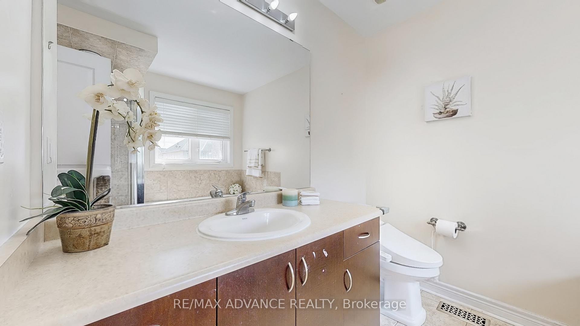 Photo 19 of 151 Laramie Crescent, Vaughan, Patterson — HOMEH