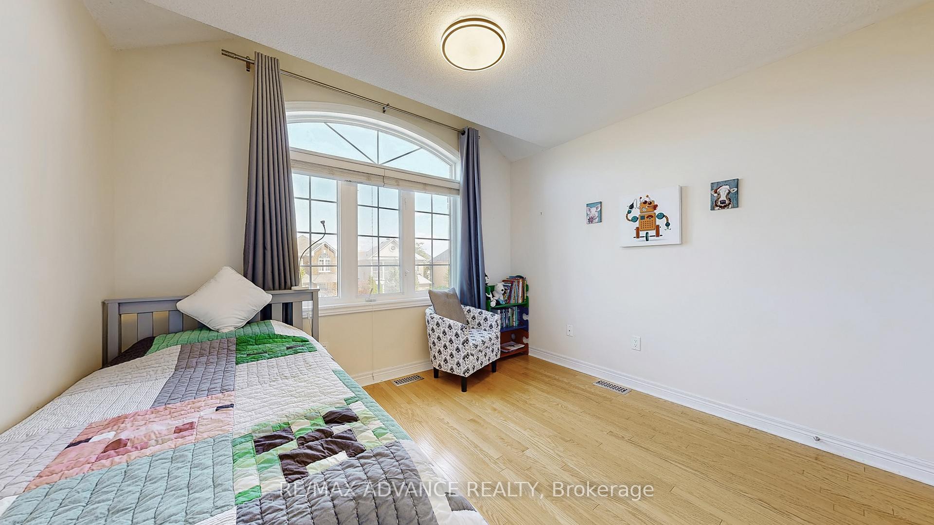 Photo 26 of 151 Laramie Crescent, Vaughan, Patterson — HOMEH
