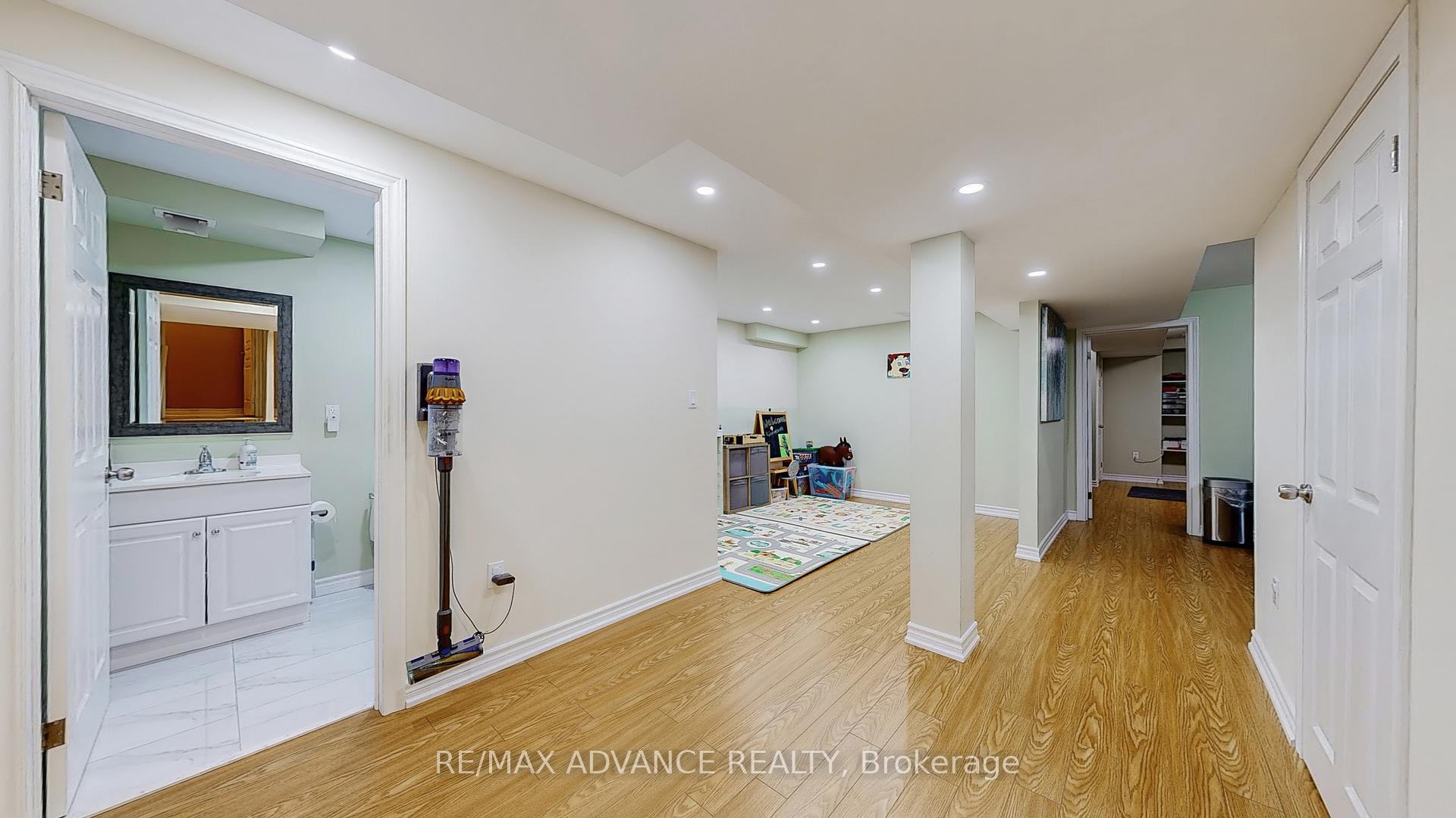 Photo 30 of 151 Laramie Crescent, Vaughan, Patterson — HOMEH