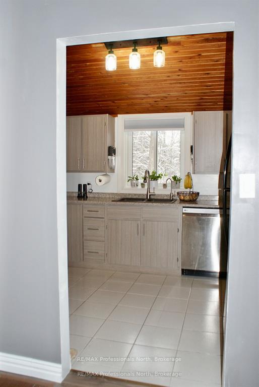 Photo 13 of 1012 Parasol Drive, Algonquin Highlands, Stanhope — HOMEH