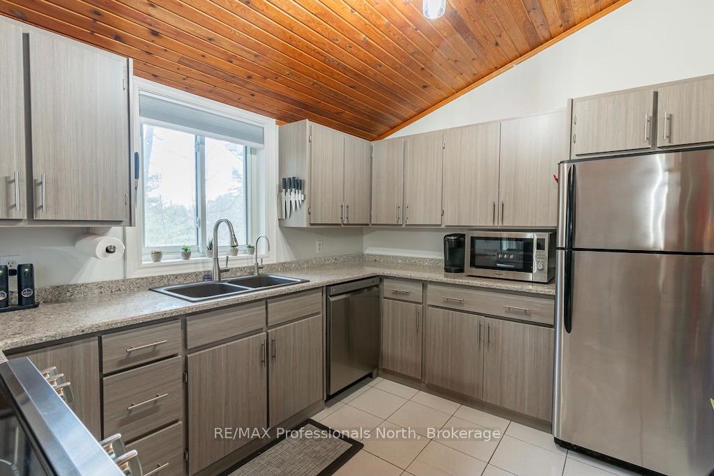 Photo 14 of 1012 Parasol Drive, Algonquin Highlands, Stanhope — HOMEH
