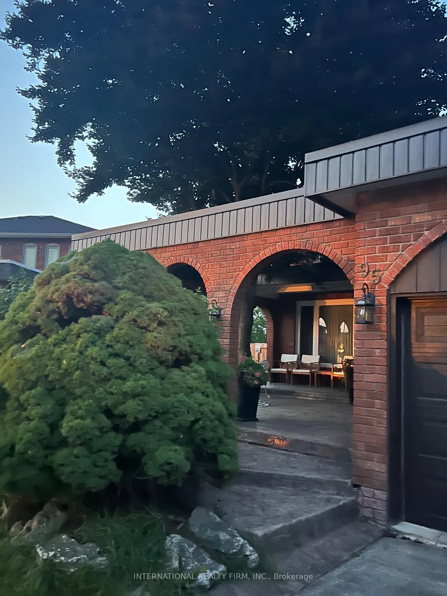 Photo 2 of 95 Dunstan Crescent, Vaughan, West Woodbridge — HOMEH