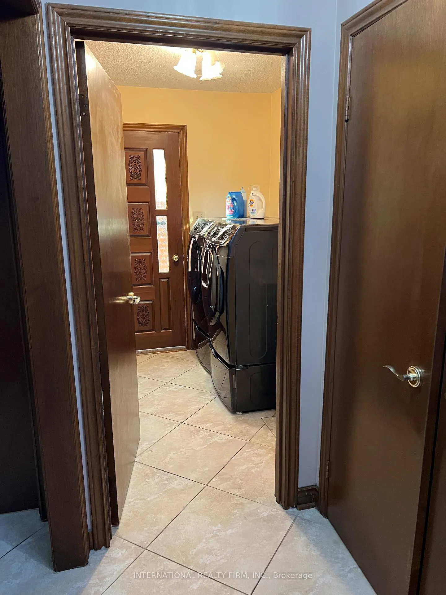 Photo 3 of 95 Dunstan Crescent, Vaughan, West Woodbridge — HOMEH