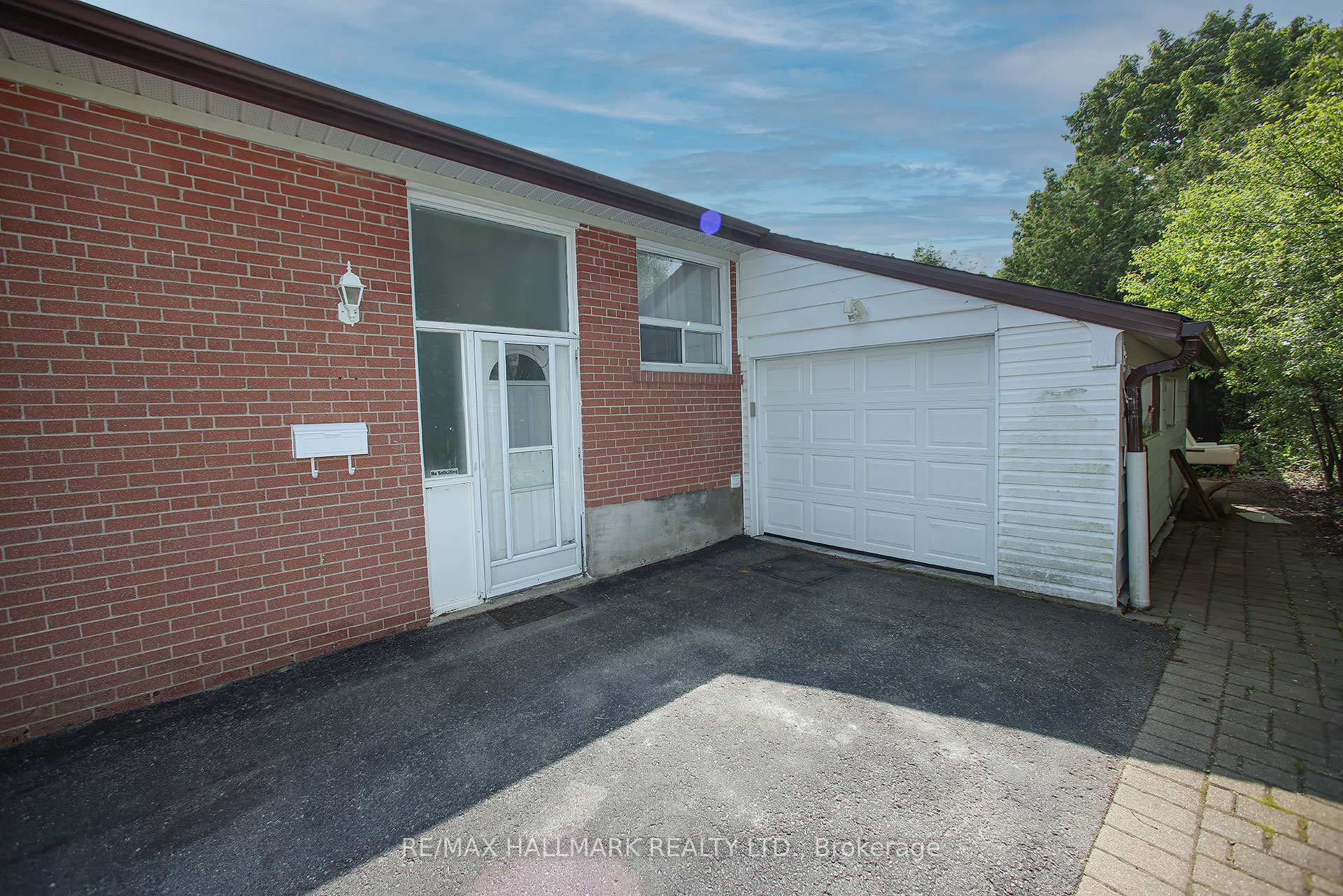 Photo 4 of 33 Patrick Drive, Aurora, Aurora Highlands — HOMEH